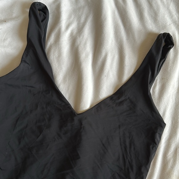 Wilfred Aritzia deep V contour bodysuit in XS - Picture 3 of 4